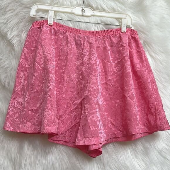 Vintage Victoria’s Secret satin embossed pattern pink pajama lounge shorts - Picture 3 of 5